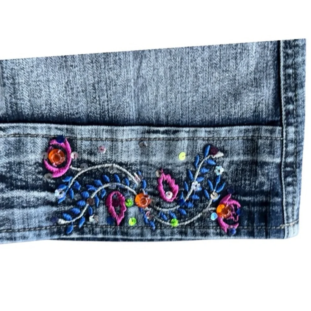 Y2K Embellished/Embroidered acid wash jeans flared size 8‎